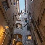 Apartment Luna Fashion Steps - Near Vannucci *