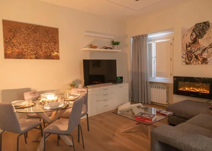 Luna Fashion Steps - Near Vannucci *