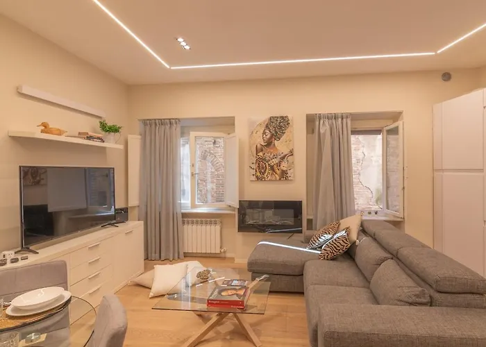 Appartement Luna Fashion Steps - Near Vannucci *