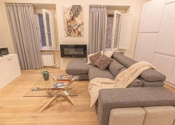 Luna Fashion Steps - Near Vannucci *