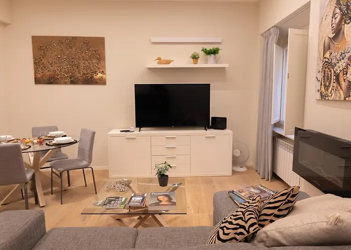 Appartement Luna Fashion Steps - Near Vannucci *