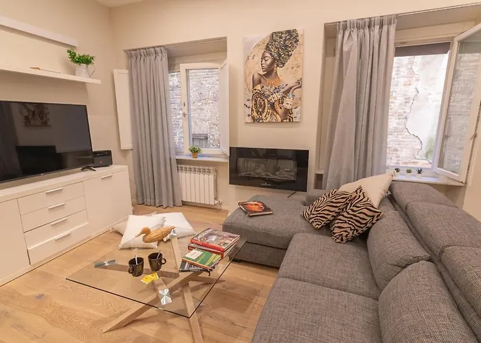 Luna Fashion Steps - Near Vannucci Appartement