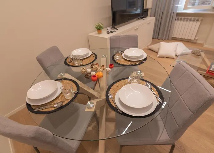 Luna Fashion Steps - Near Vannucci *