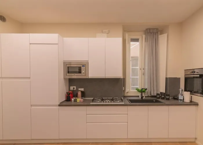 Luna Fashion Steps - Near Vannucci Perugia