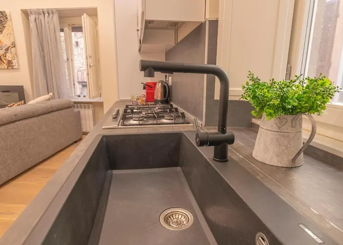 Luna Fashion Steps - Near Vannucci Appartement