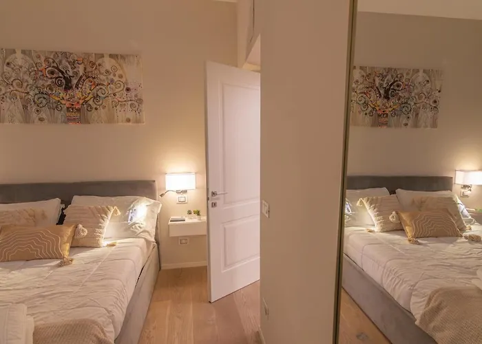 Luna Fashion Steps - Near Vannucci Appartement